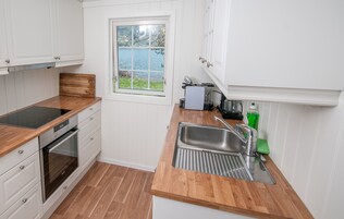 House, 2 Bedrooms | Private kitchen | Fridge