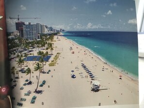 Beach nearby, sun loungers, beach towels