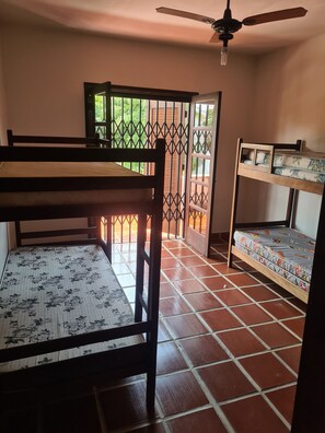 4 quartos, acesso à internet