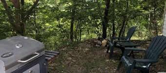 Centrally Located Cottage with Boat Trailer Parking and Lake View