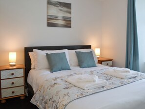 4 bedrooms, free WiFi, bed sheets - 4 bedroom accommodation in Delabole, near Tintagel (Delabole, near Tintagel)