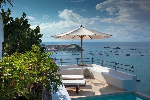 4 bedroom villa offering a spectacular view of the yachts and the port of Gustav