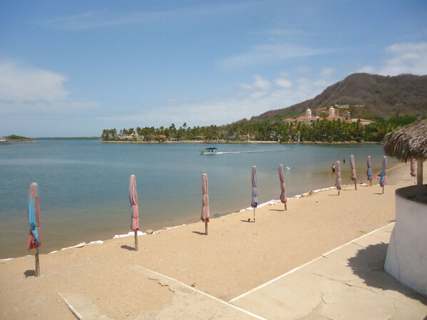 On the beach - Casa Mexicana Barra de Navidad (Barra de Navidad)