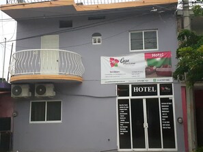 ด้านหน้าที่พัก