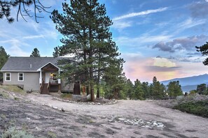 Exterior - Gorgeous Twin Lakes Home w/ Deck Overlooking Mtns! (Twin Lakes)