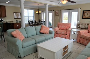 TV - Halcyon - Second Row in Garden City Beach (Garden City)