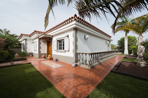 Vacation for yourself! In a family house with pool near Maspalomas beach