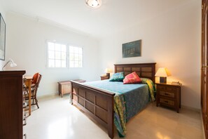 2 bedrooms, iron/ironing board, WiFi, bed sheets - Vacation for yourself! In a family house with pool near Maspalomas beach (Maspalomas)