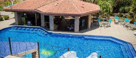 Piscine extérieure, piscine chauffée