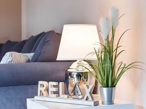 Unclassified image, 5 of 28, button