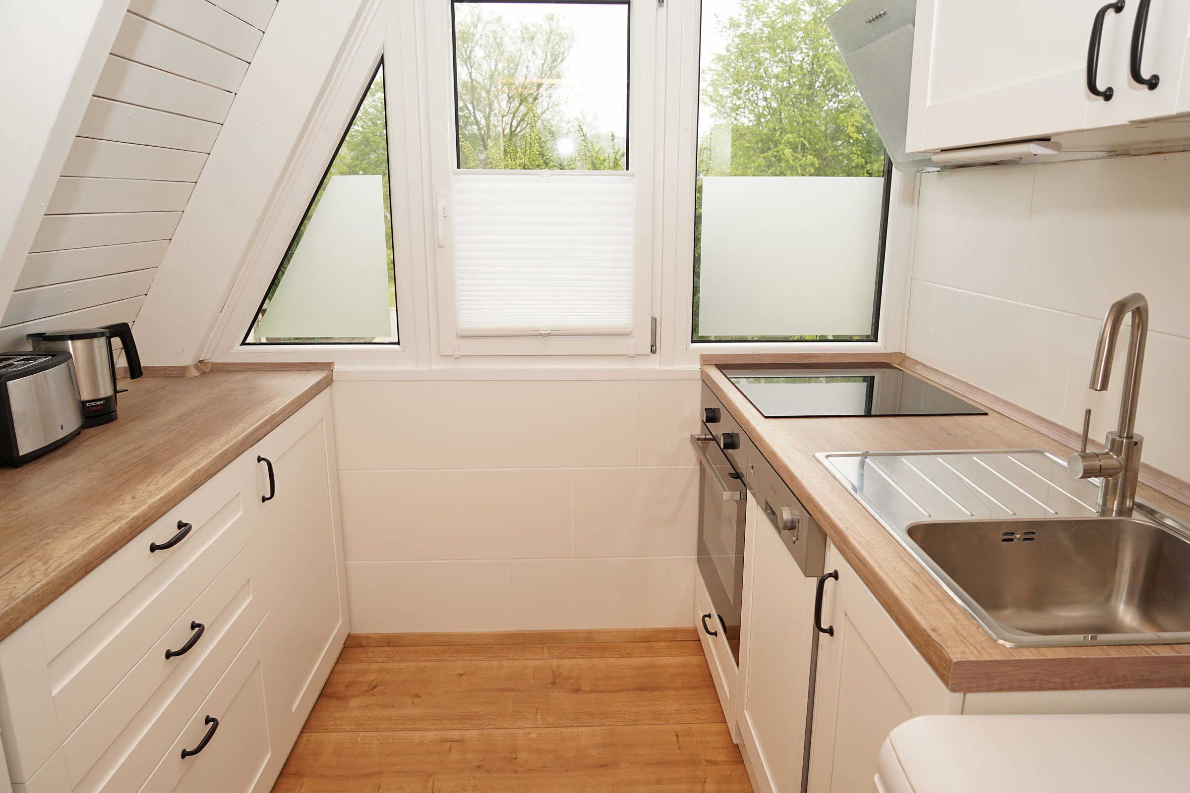 Kühlschrank, Ofen, Geschirrspüler, Hochstuhl