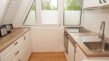 Kühlschrank, Ofen, Geschirrspüler, Hochstuhl