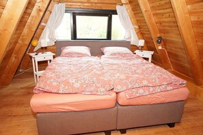 3 bedrooms, travel crib, WiFi