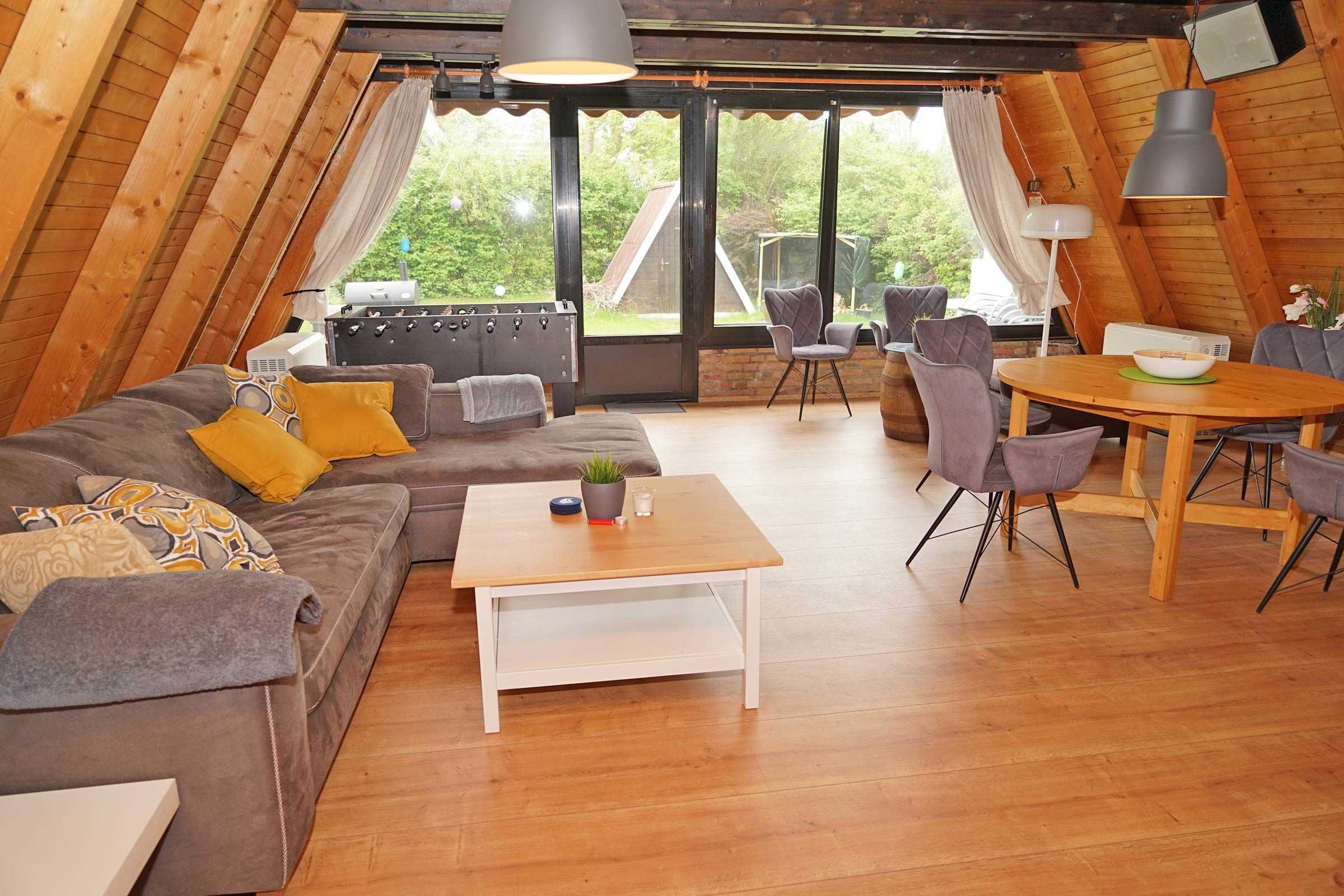 Televisión y chimenea 