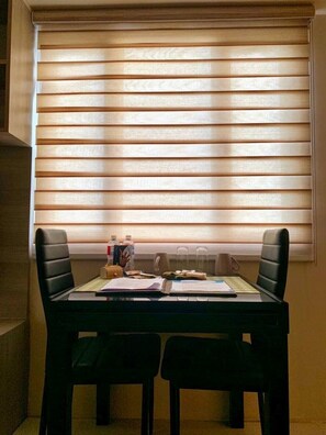 Dining - METROSTYLE LIVING... (New Manila)