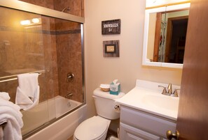 مناشف، صابون، ورق حمّام