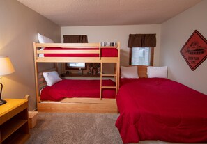 2 عدّة غرف نوم وواي فاي مجانًا وملاءات أسرّة