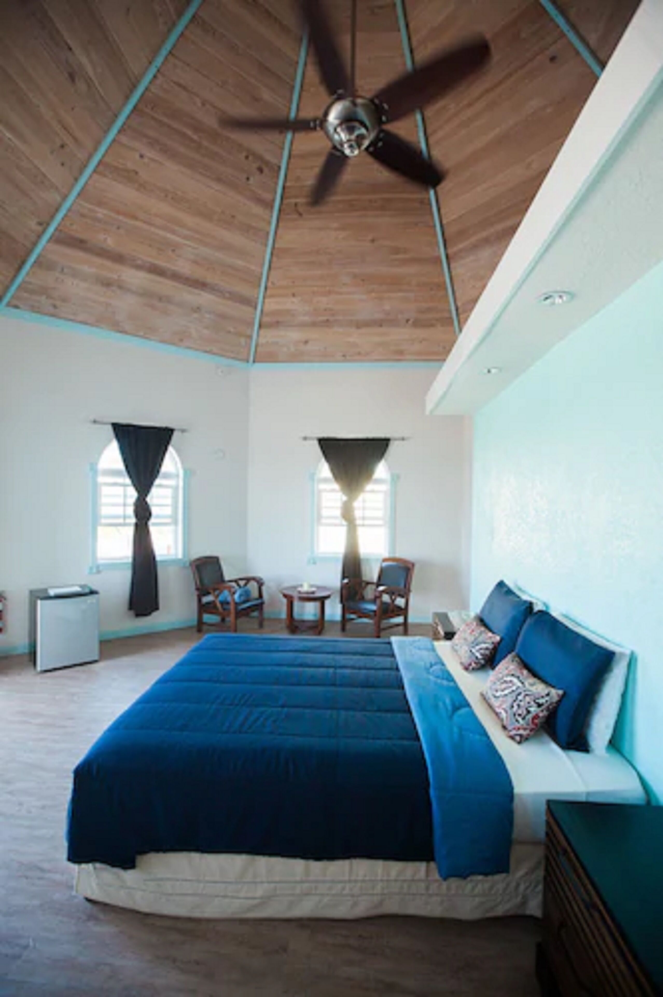 traditional double room, 1 queen bed, ocean view | 2 bedrooms, bed sheets