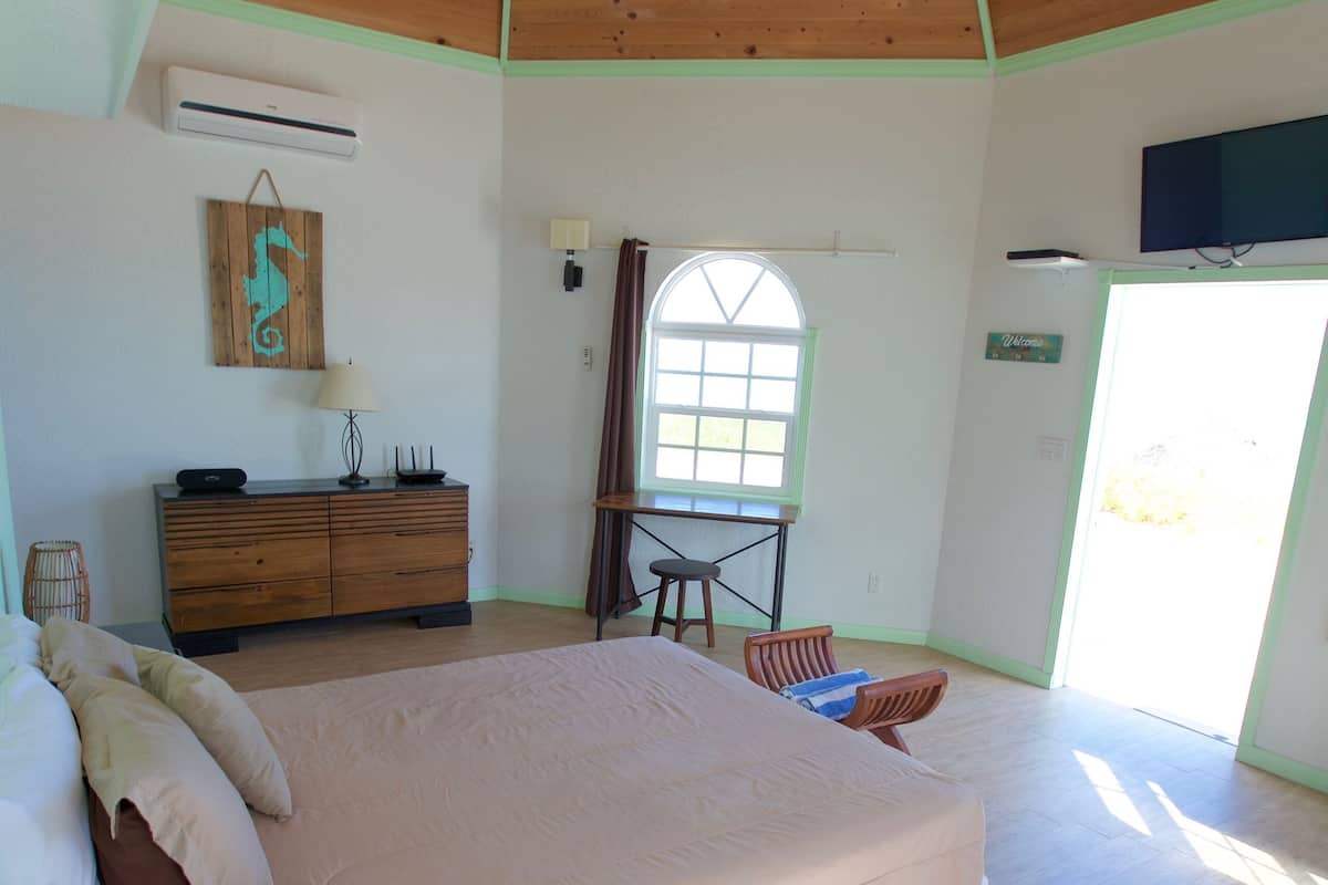 traditional double room, 1 queen bed, ocean view | 2 bedrooms, bed sheets