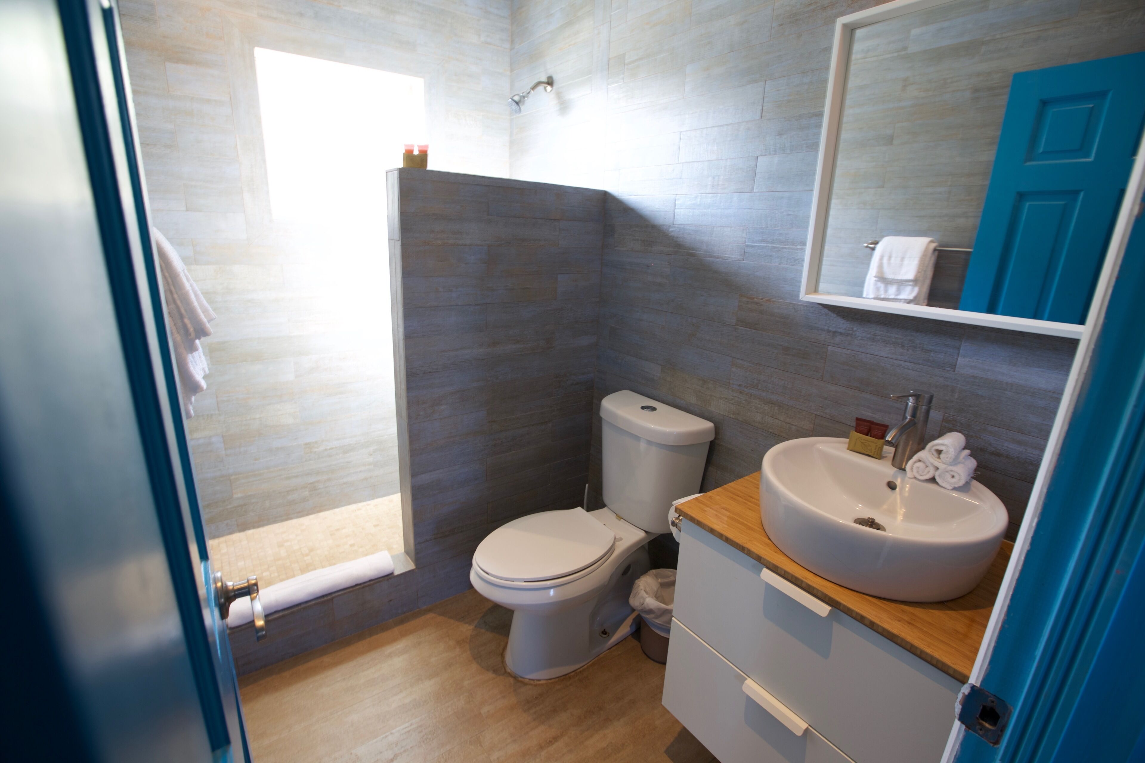 family cottage | bathroom shower