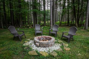 Property grounds - Howling Wolf Den (Oakland)