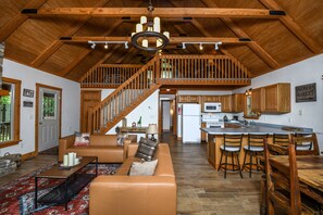 House, Multiple Beds, Hot Tub | Living room | 42-inch TV with cable channels - Howling Wolf Den (Oakland)