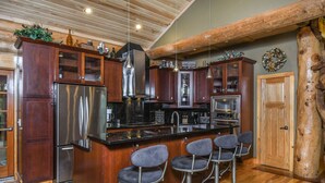 Maison, plusieurs lits, cheminée | Cuisine privée | Cafetière/bouilloire, réfrigérateur, micro-ondes, four
