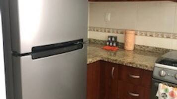 Fridge, cookware/dishes/utensils