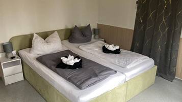 1 habitación, tabla de planchar con plancha, wifi gratis y ropa de cama