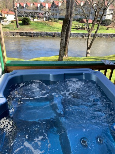 Downtown Helen Riverfront Escape with Hot Tub. Top pick cabin amongst  guests 🏆🏆