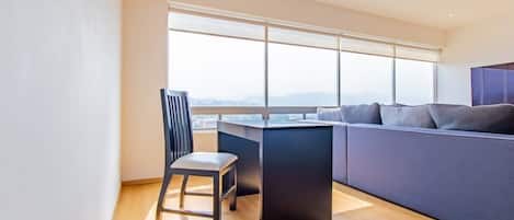 Televisión, libros, estéreo y oficina