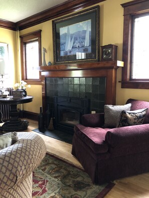 Smart TV, fireplace, table football, stereo