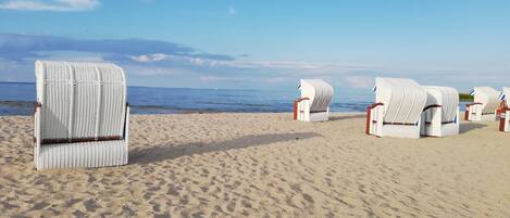 Plage à proximité, chaises longues