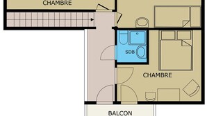 Un plan d’étage d’hôtel comprenant plusieurs chambres, une piscine et un espace balcon.
