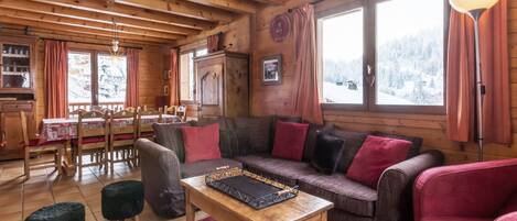 Télévision, cheminée