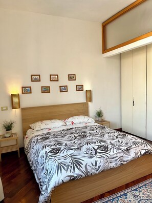 2 bedrooms, desk, iron/ironing board, free WiFi
