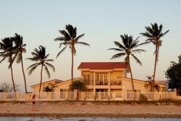 ArubaHouse - Deluxe 5 Bedroom Home