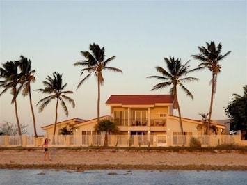ArubaHouse - Deluxe 5 Bedroom Home