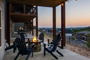 Terrace/patio - Twisty slide, Lake view, Hot tub, Indoor pool, Fire pit | Skye Retreat (Branson)