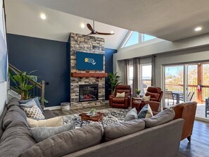 Smart TV, fireplace, Netflix, Hulu