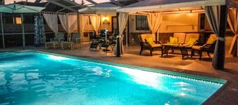 Beautiful Villa, 3-Bed, 3-Bath, Fly-Free Enclosed Private Pool, In Town