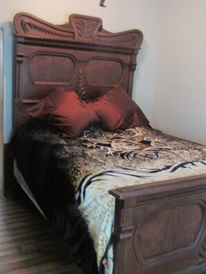1 bedroom, desk, iron/ironing board, WiFi