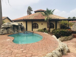 Ulkouima-allas, lämmitetty uima-allas