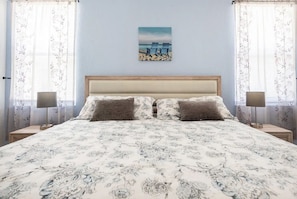 4 bedrooms, in-room safe, desk, iron/ironing board