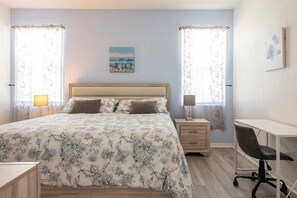 4 Schlafzimmer, Zimmersafe, Schreibtisch, Bügeleisen/Bügelbrett