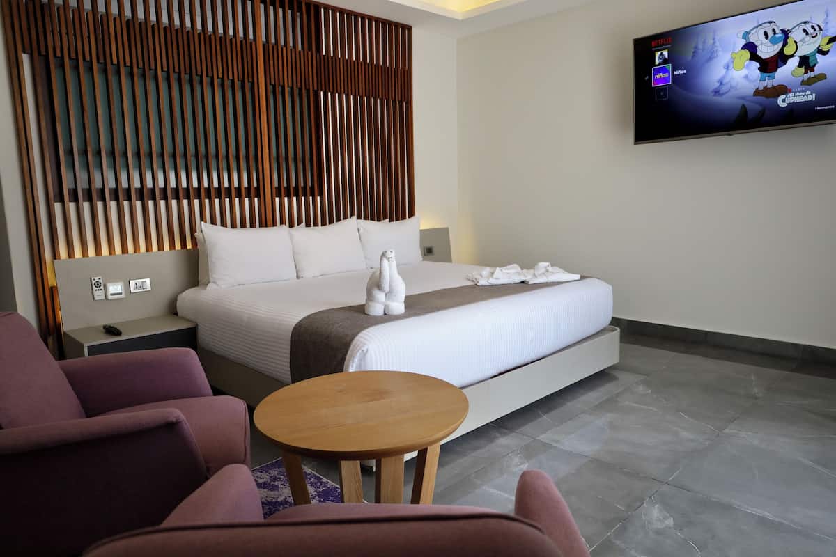 Deluxe Triple Room, 3 Bedrooms, Kitchen, Poolside (2) | Down comforters, in-room safe, individually decorated