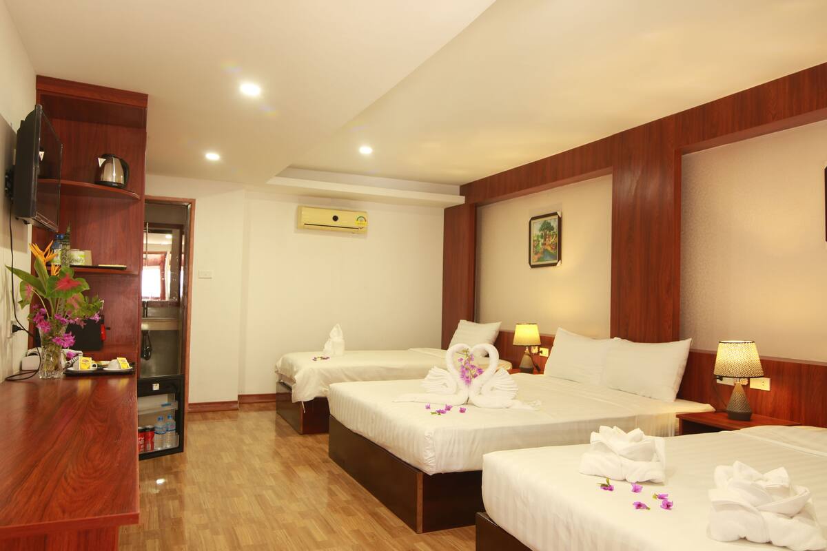 Family Room | Minibar, in-room safe, desk, laptop workspace