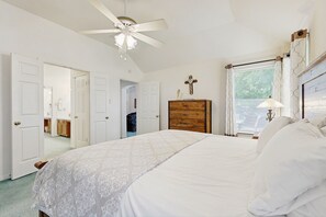 3 bedrooms, internet, bed sheets, wheelchair access