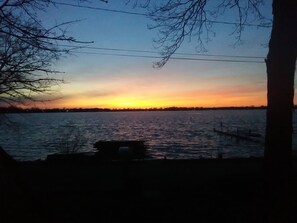 Beach nearby, sun loungers, beach towels - Enjoy this relaxing home (Manitou Beach-Devils Lake)