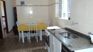Casa | Cozinha privada | Geladeira, micro-ondas, fogão, cooktop